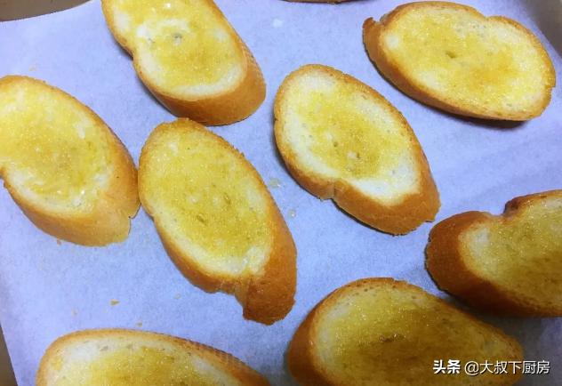 大叔家的美食,蒜香酥脆的法棍面包