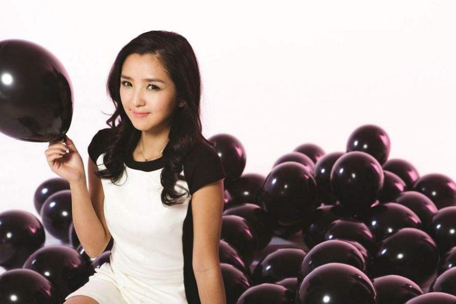 43岁何洁全身照曝光,何洁称现在比19年前状态好