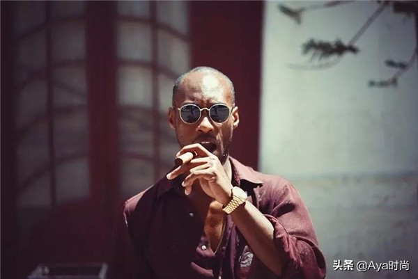 适合日常搭配的眼镜,如何选择适合自己的眼镜文艺范