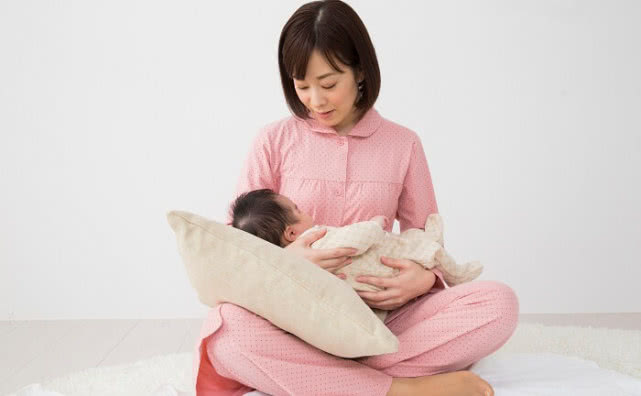 新妈妈奶水少怎么快速补奶,新妈妈下奶不足怎么回事