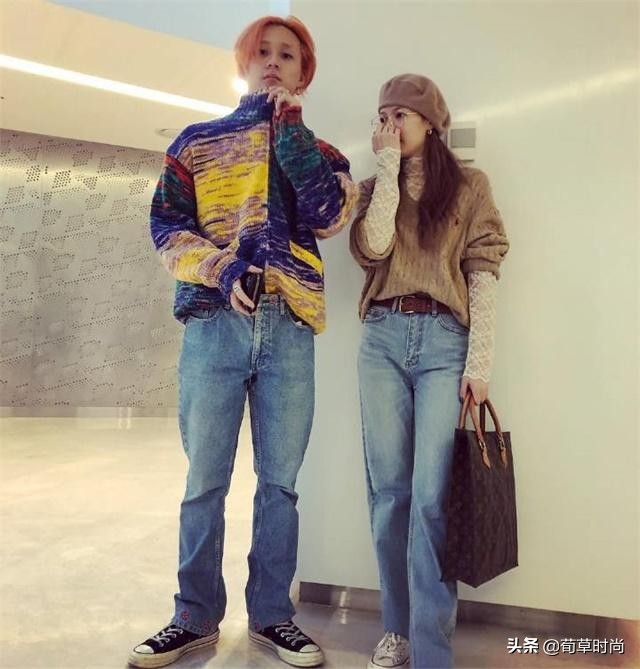 金泫雅和男友的*服私**终于正常一回！毛衣和蕾丝的碰撞，美出艺术感