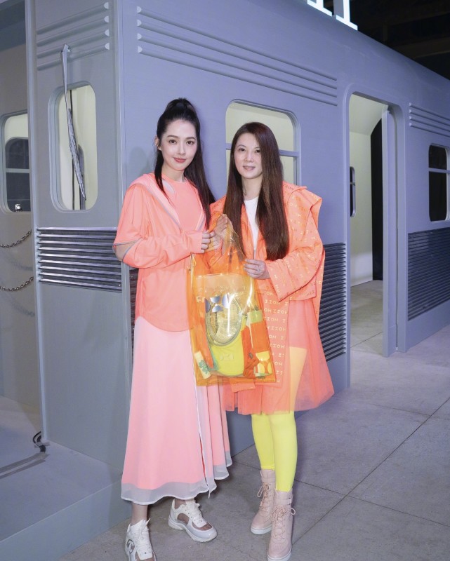 向佐与郭碧婷合照,向佐跟郭碧婷合照