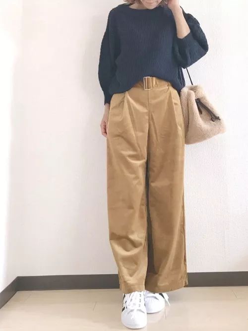 GU的衣服,藏青色u型显瘦上衣