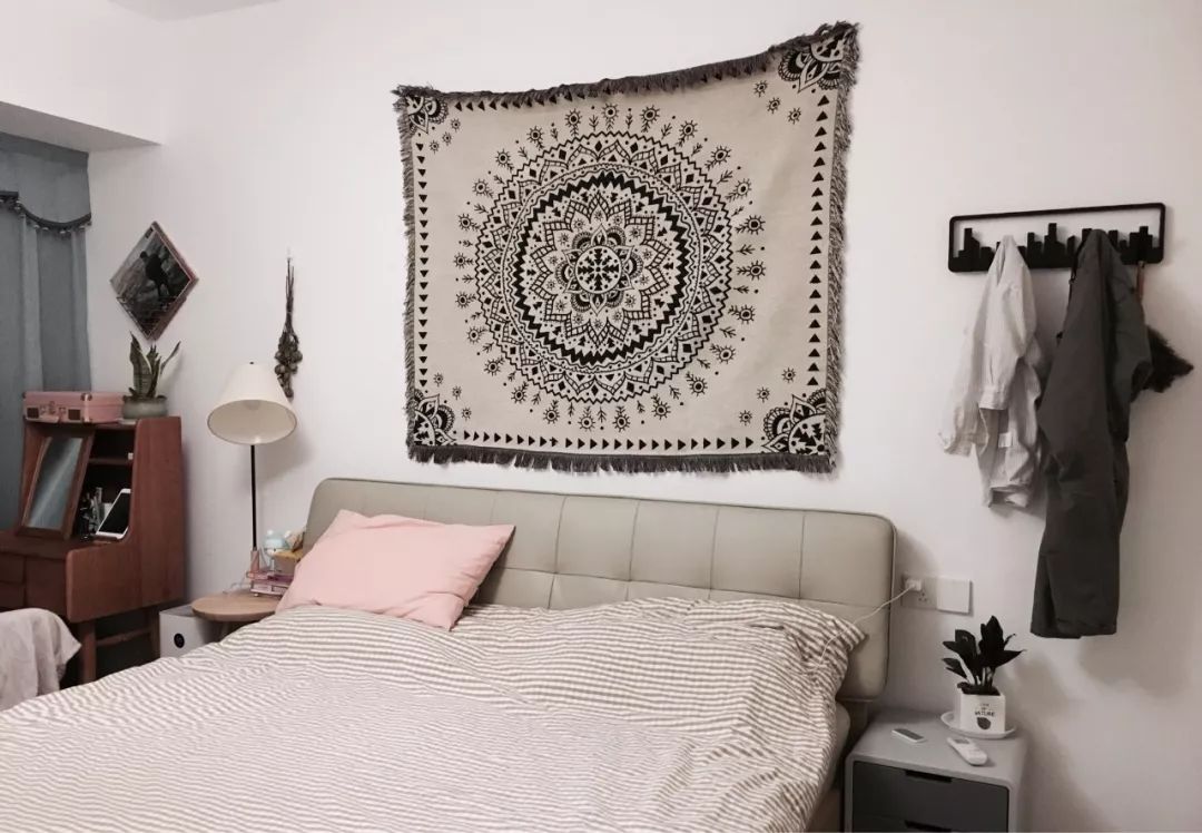 打造舒适的卧室,卧室床头选什么材质