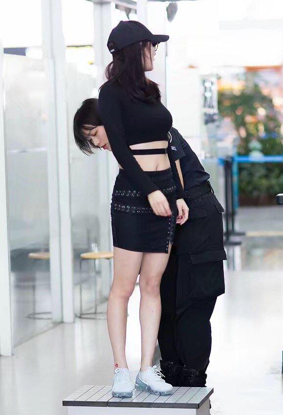 杨幂露脐装马甲,杨幂露脐装造型