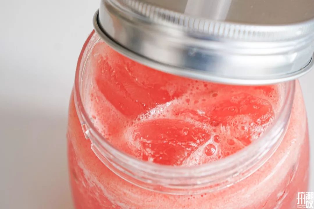 新潮展览+撸狗，广州这家新开的汪星人主题店萌爆了