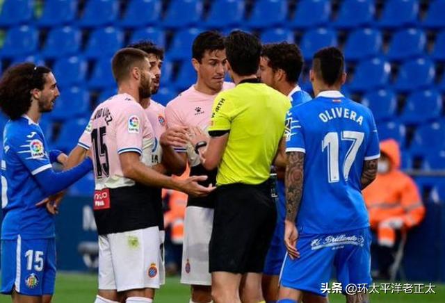 950万巴西国脚彻底成中国足球公敌！推搡辱骂武磊，3年前公开辱华