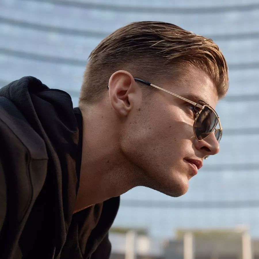 被嘲笑路人长相的搞笑网红TwanKuyper，成为Versace男模