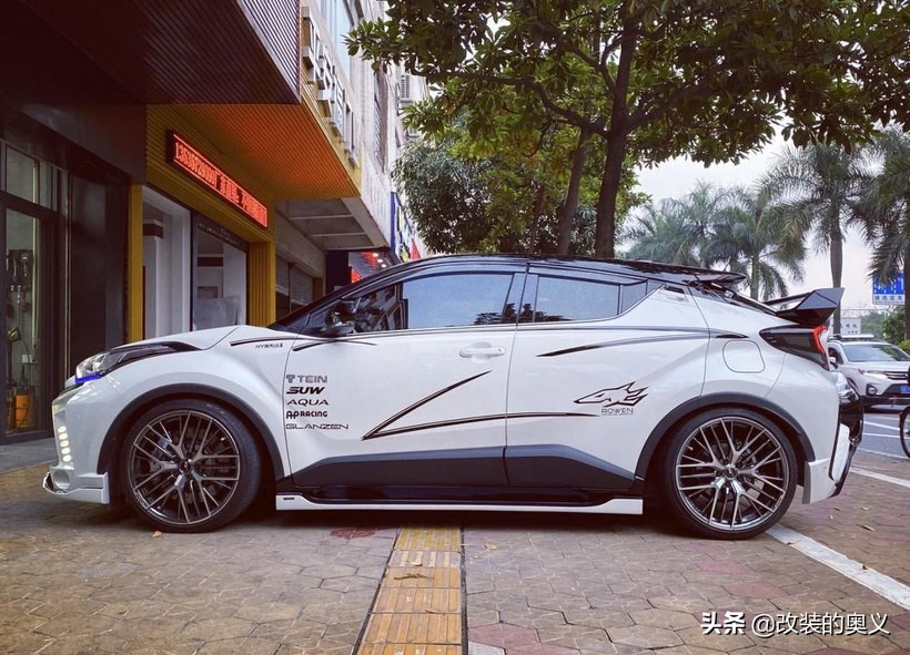 造型更前卫2分钟看懂全新丰田c-hr,改装经历分享