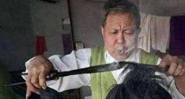 头发变脆容易断怎么回事,头发容易断用什么洗发水