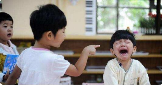 小年龄孩子被打了家长该怎么做,小学生被打了家长正确做法