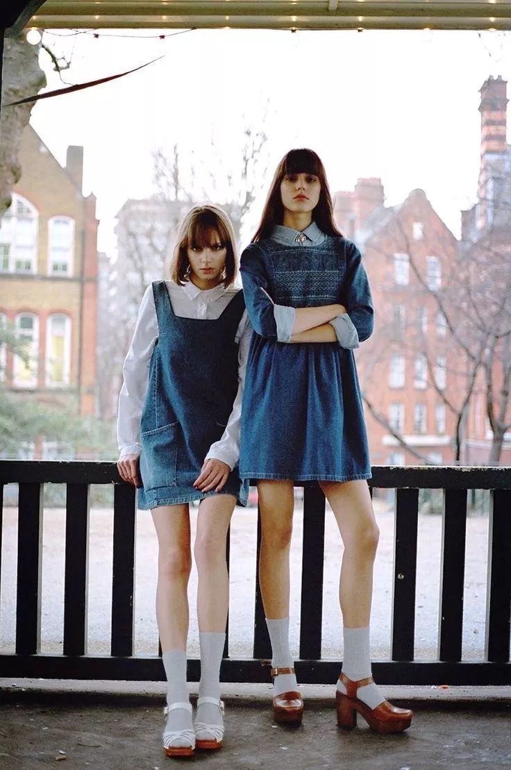 时尚穿搭袜子这样穿时髦又好看,花边袜子怎么穿时髦