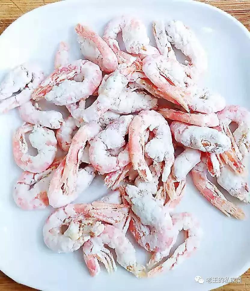 避风塘炒虾酥脆鲜香上桌就被抢光,避风塘炒北极虾