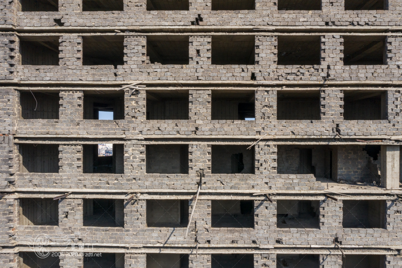 哈尔滨烂尾楼艺华大厦,道外区烂尾楼艺华大厦复建了吗