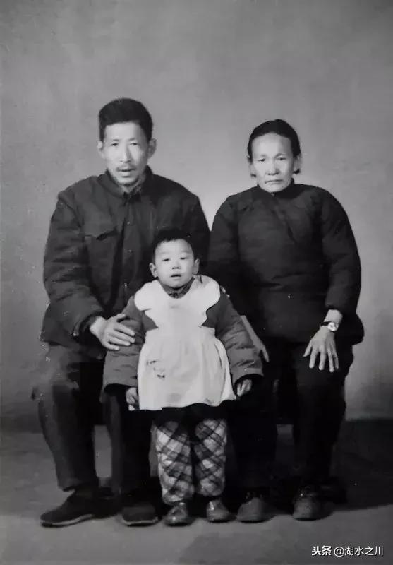 九旬夫妇相亲相爱,百岁老人透露的夫妻长寿秘诀