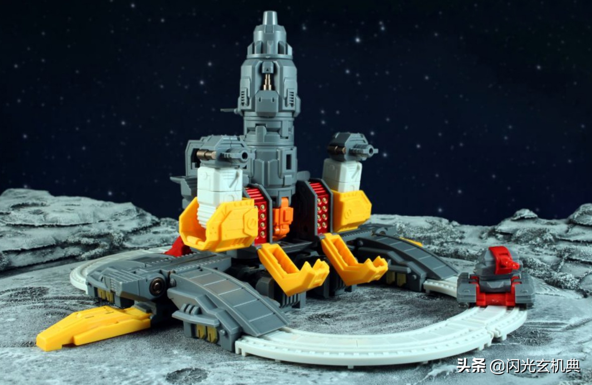 变形金刚塞伯坦动漫,变形金刚漫画版擎天柱人偶