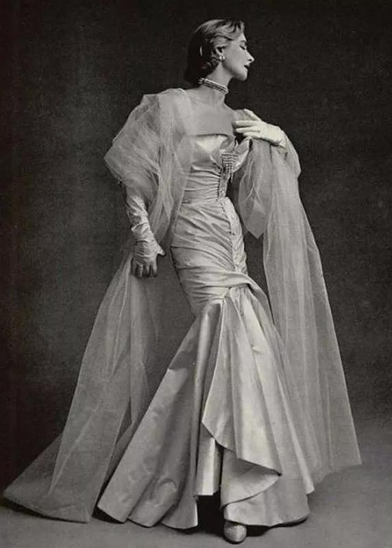 这位香奈儿的死对头，迪奥先生齐名，打造出最原汁原味的法式优雅