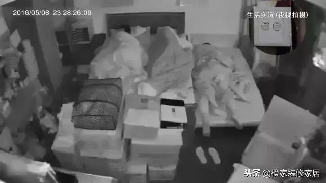 大龄剩女跟父母挤一张床，25㎡奇葩户型被他改出观景豪宅，超羡慕