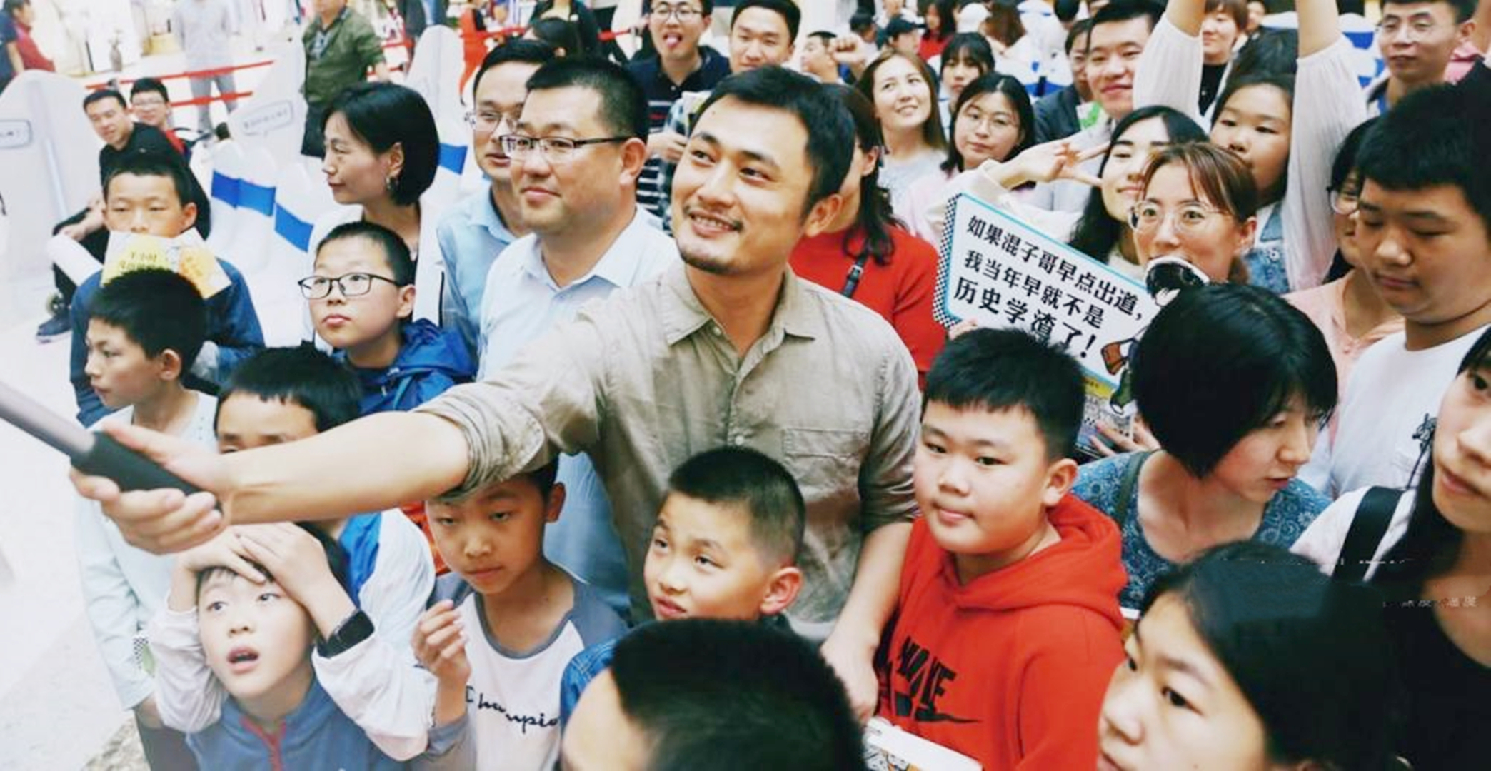 6年前,张泉灵追加1500万投资二混子,老公李铁直呼投资少了