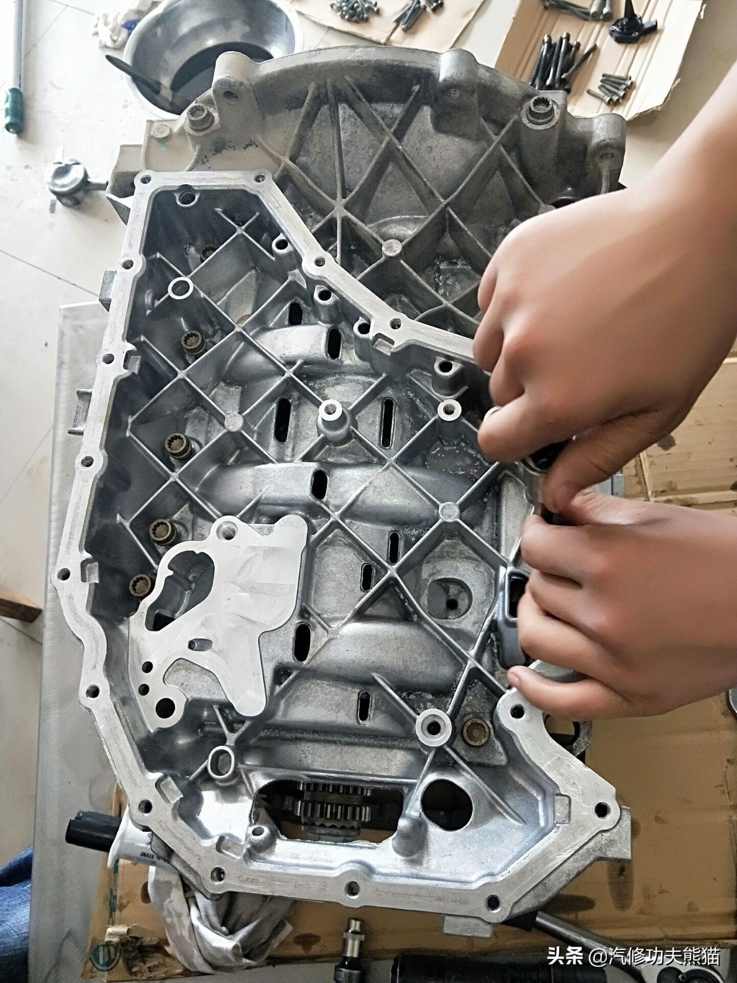 07年奥迪a6轻微烧机油怎么解决,奥迪2007款a6烧机油的原因