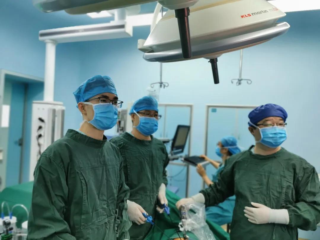 1岁孩子腹胀不排便，呕吐黄绿色液体！医生：是这种玩具导致的