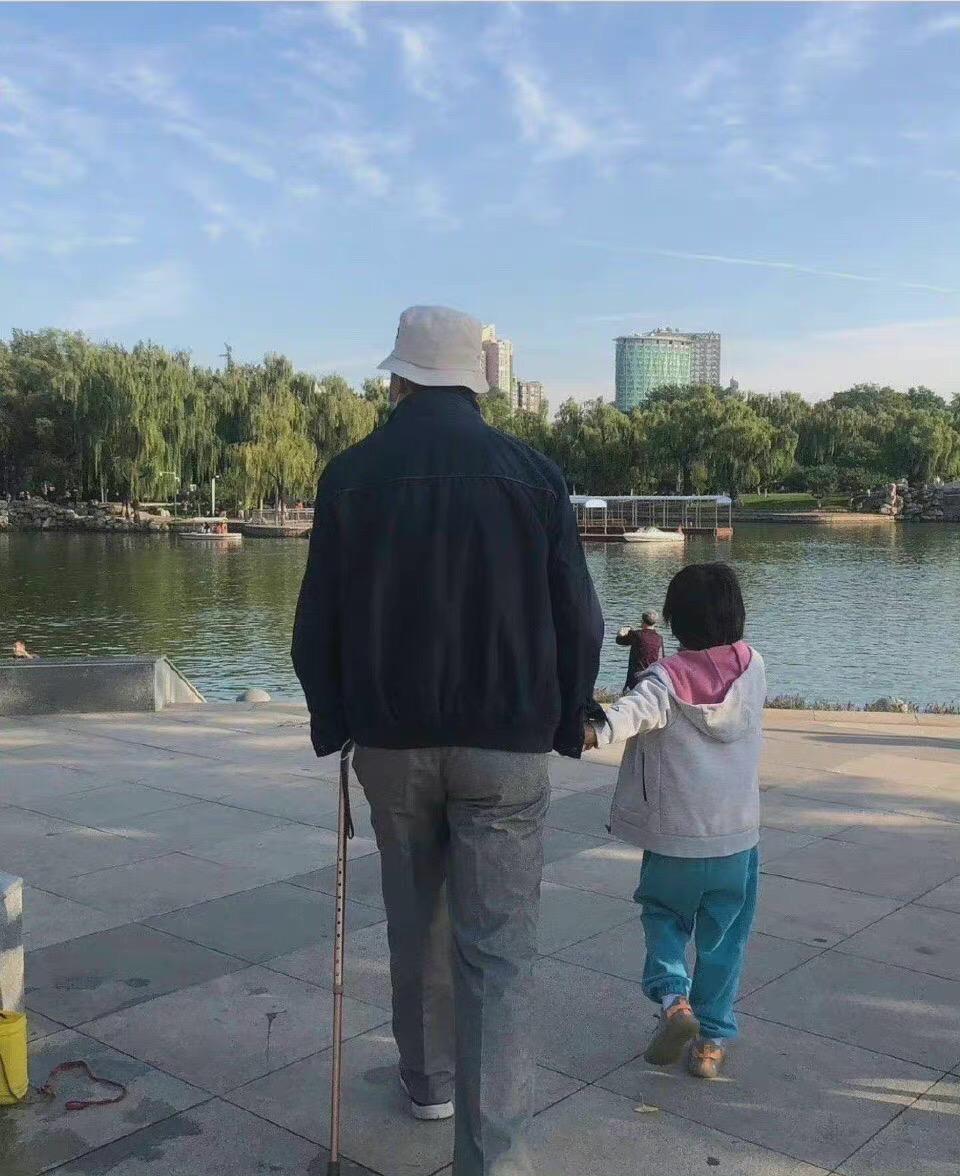 汤唯4岁女儿曝光,原创汤唯3岁女儿罕见曝光