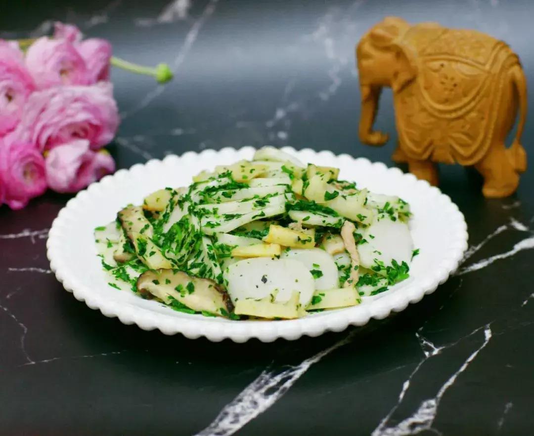 时令的嫩春笋口感爽脆鲜甜,立春的鲜笋图片