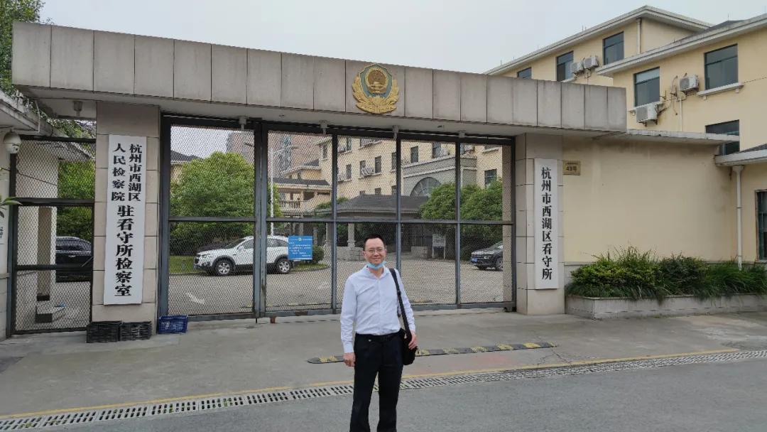 异地办案需要通知当地派出所吗,律师异地办案怎么收费