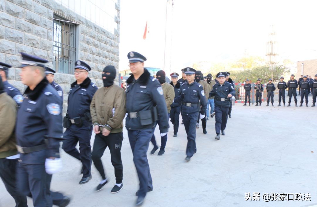 市委常委、政法委书记王亚军深入市中院现场督导冯海军等31人涉黑案件开庭审理工作