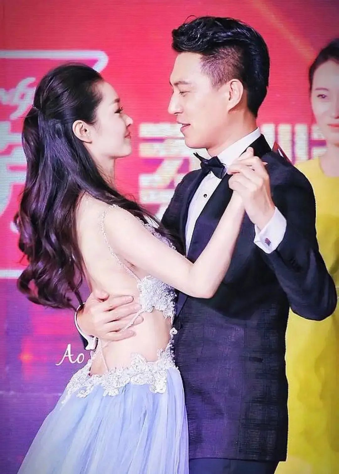 女星红毯撞衫,红毯女星难逃撞衫魔咒