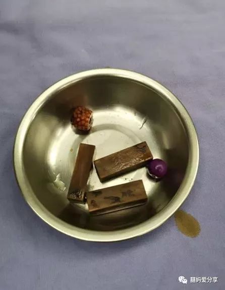 被孩子撞见换姨妈巾,这位妈妈的回答亮了