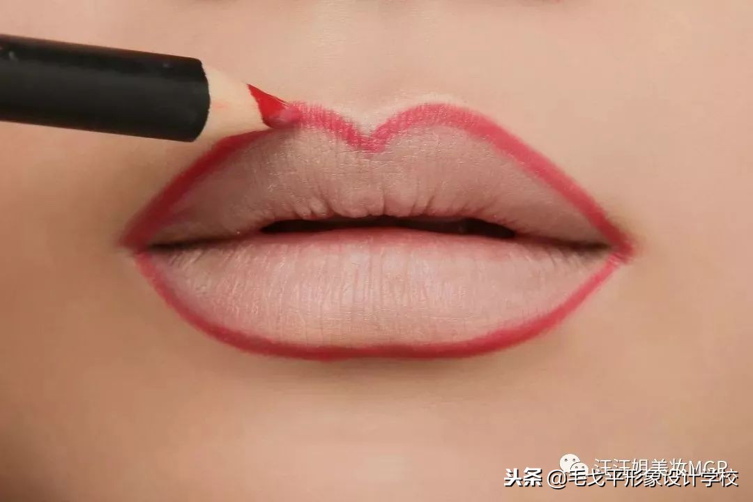 为什么口红怎么涂都不好看,嘴唇起皮涂口红不好看怎么办