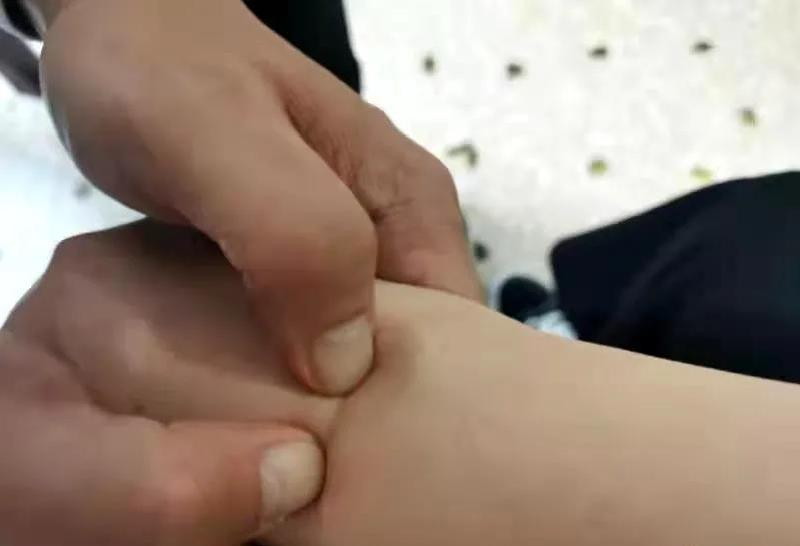 中医正骨咔咔响合集,中医正骨骨头咔咔响的声音