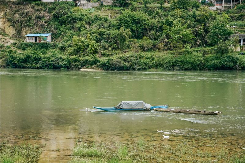 贵州旅游被带去银饰非遗传承馆,贵州千户苗寨银饰一条街