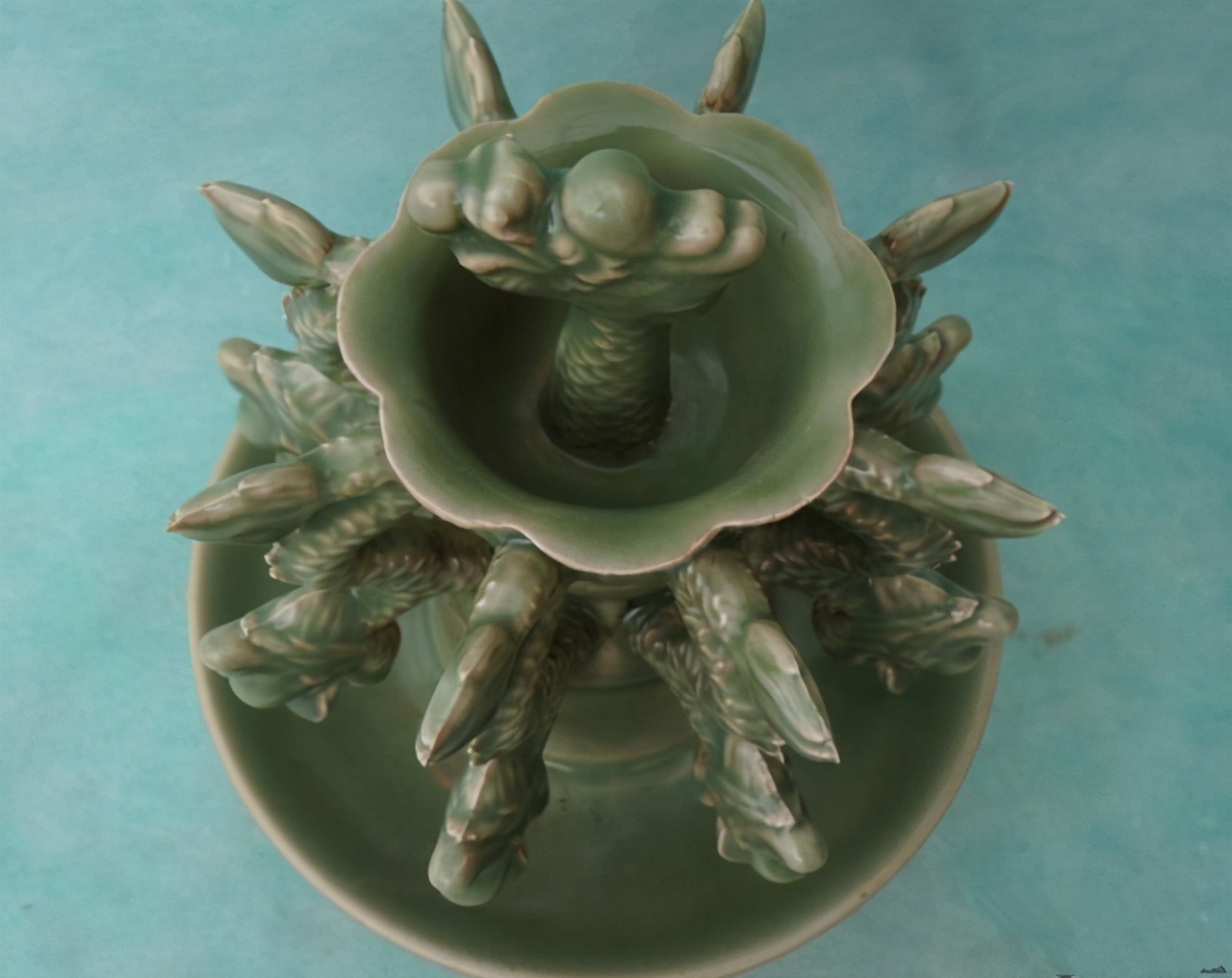 宴会上，国宝九龙杯失窃，周恩来只用一招，让外宾主动上交