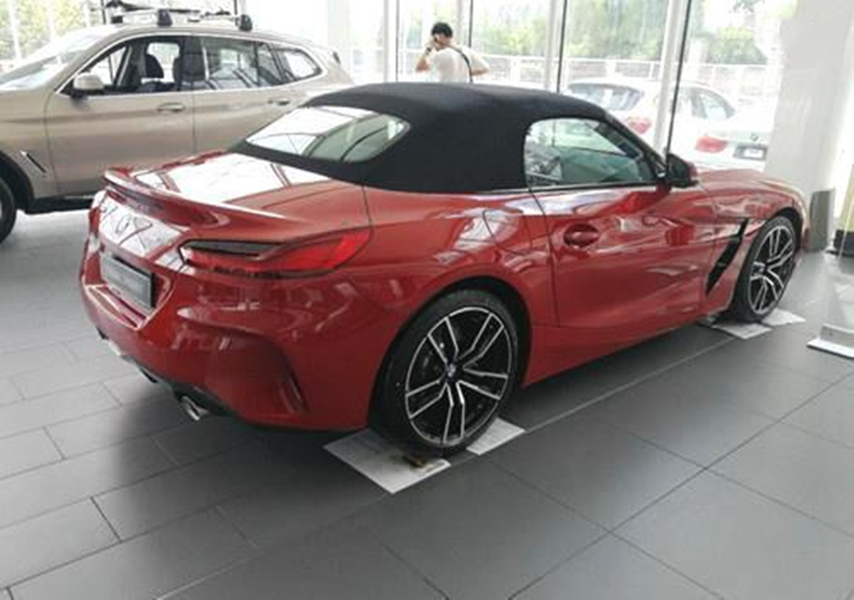 09款宝马z4敞篷兜风,夜晚宝马z4敞篷跑车兜风