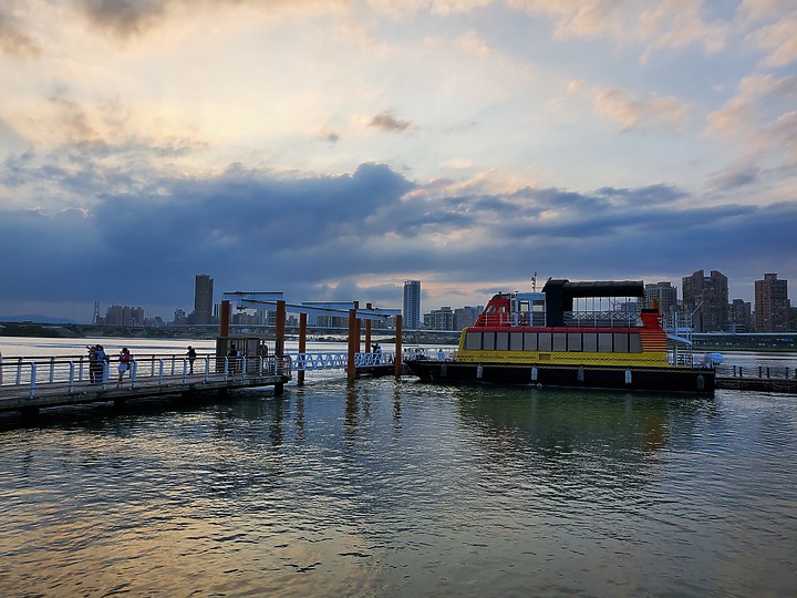 三星GalaxyZFlip评测：吸引目光的不止折叠