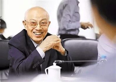 iPhone11降价1000，“中国电子第一街”惨变“美妆城”？