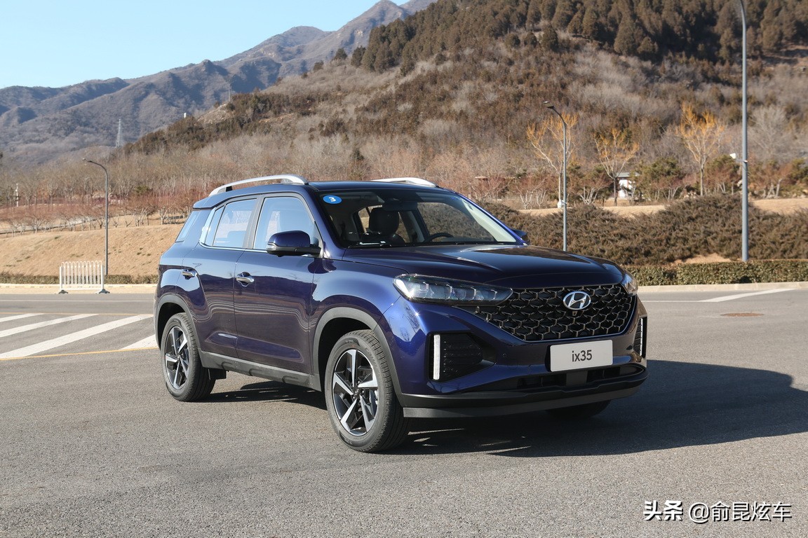 试驾黑色全新北京现代ix35,最新款2.0升北京现代ix35试驾