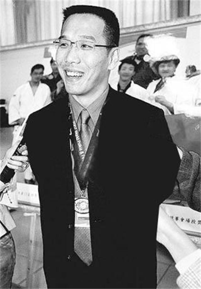 古龙书籍天涯明月刀简介,古龙的抚养费是多少