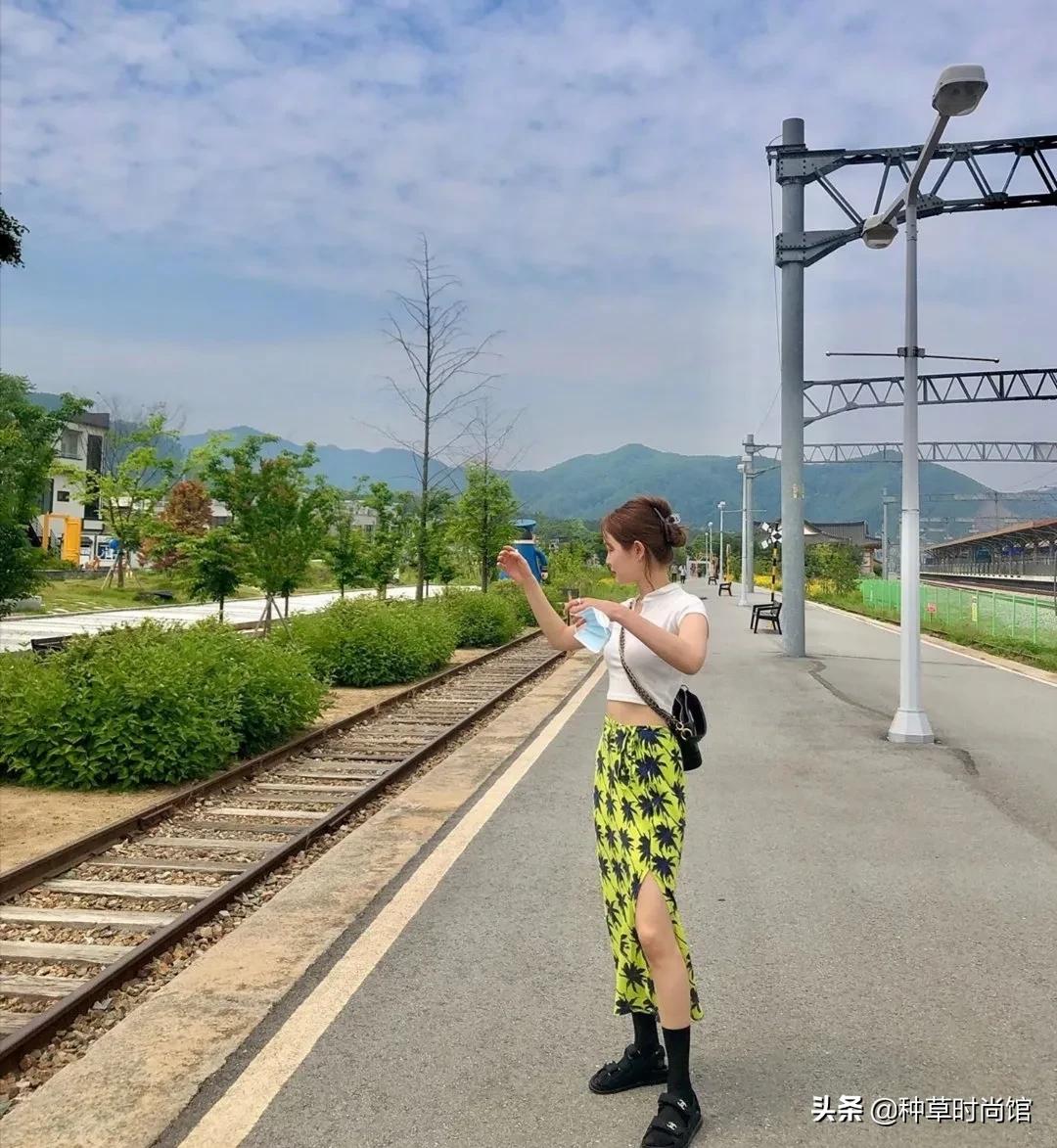 圆头羊皮凉鞋真皮凉鞋今夏最洋气,今夏最值得入手的4双网红凉鞋