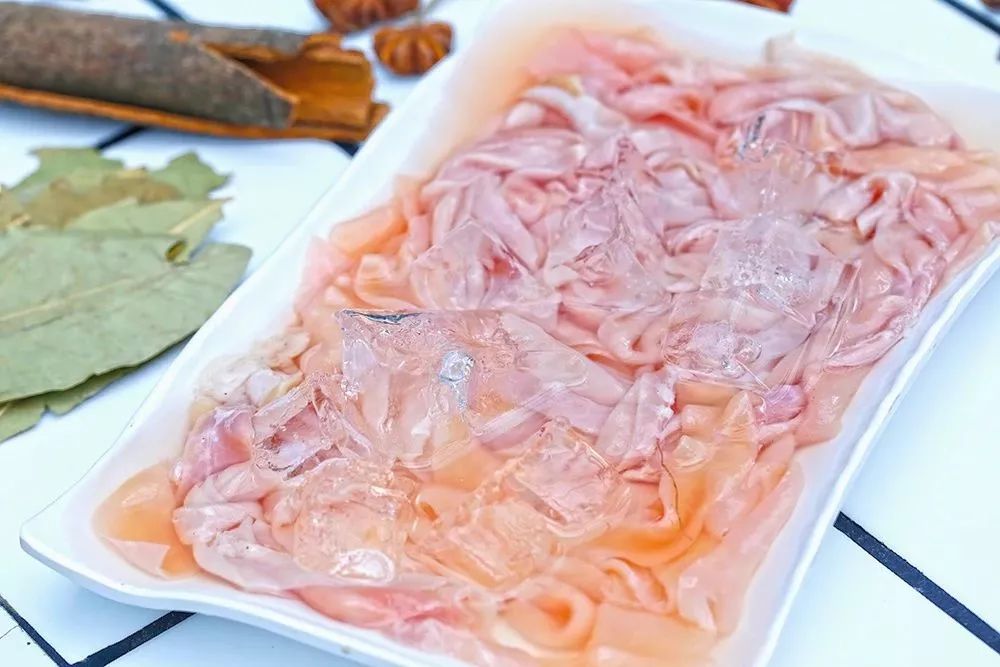 重庆的串串凭着份量实在的资格串味儿在南充开业至今打卡到上瘾!