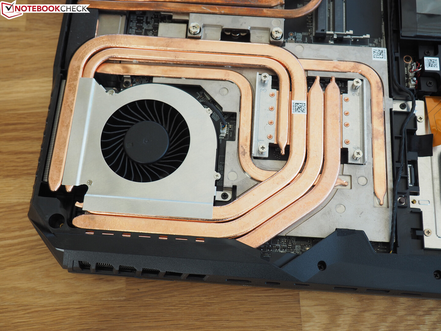 微星gp76和rog枪神6plus,电竞本微星ge76评测