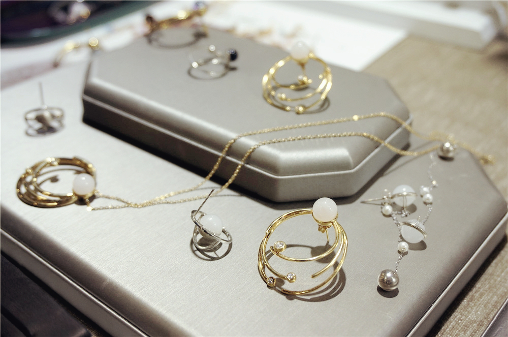 从护肤品到香氛，还有珠宝及水晶石，高颜值的芳香美物了解一下！