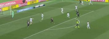 2-1！欧冠7冠王创28年纪录！伊布错失里程碑，C罗又笑了