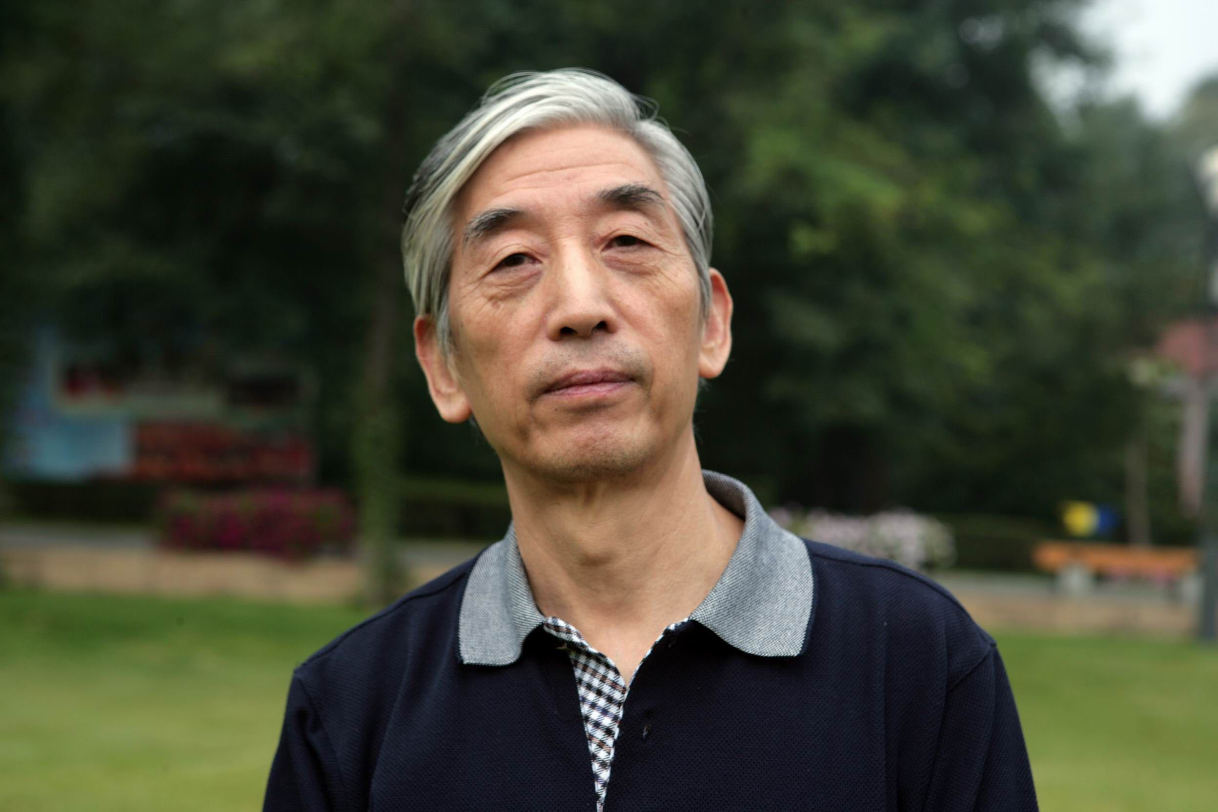 张海为书协主席，为何大家都不喜欢他的书法？原来落款之中藏端倪