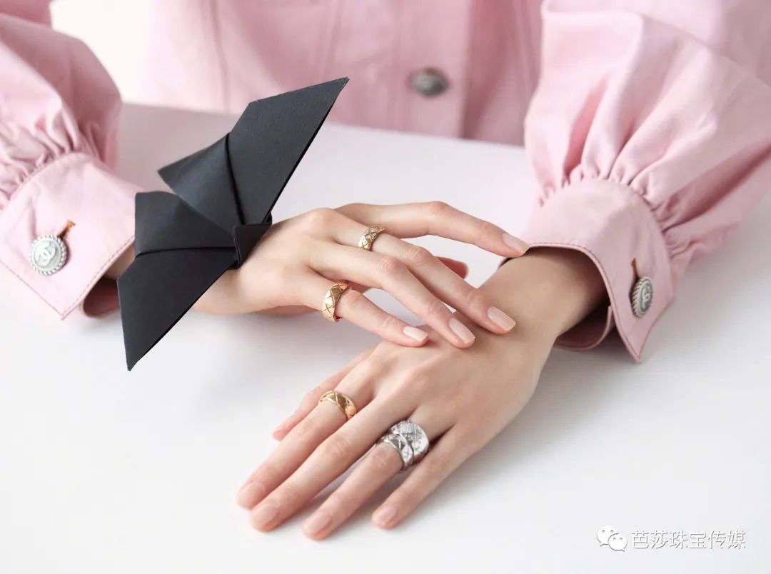 撞衫撞物尴尬瞬间,撞衫撞鞋子有点尴尬