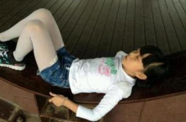 10岁女孩往*体下**塞东西，宝妈发现后慌忙送医，孩子：觉得好玩而已