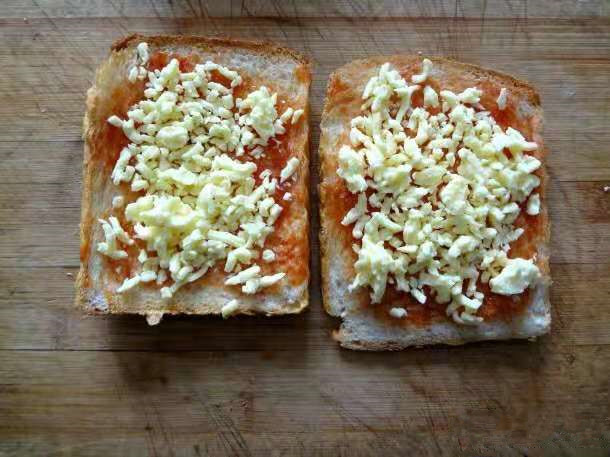 10分钟懒人披萨早餐,快手吐司披萨做法