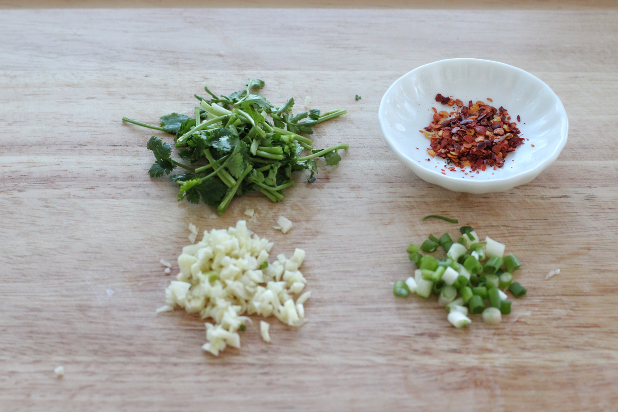 用面粉做面条面团软一点还是硬,面粉揉不成团很粘能发酵吗